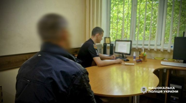 В Одесі затримали зухвалого крадія, який під виглядом доброго сусіда обікрав бабусю