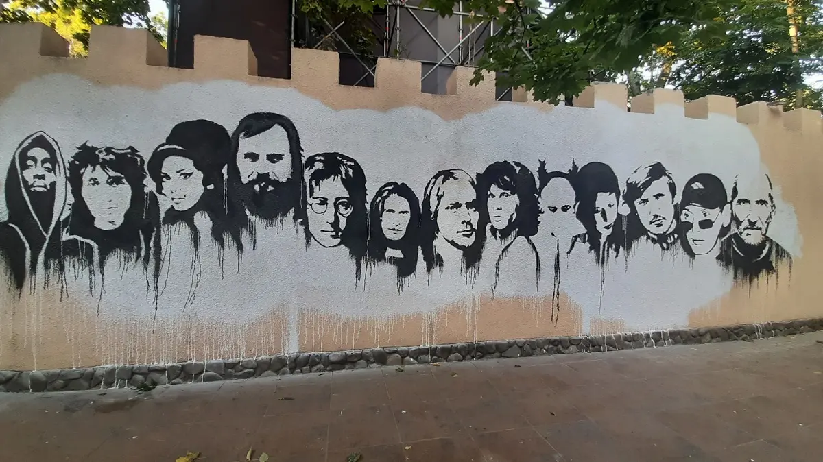 В Одесі наполягають на знятті портрета Віктора Цоя та російських написів зі «стіни рок‑н‑ролу» Літнього театру (документ)
