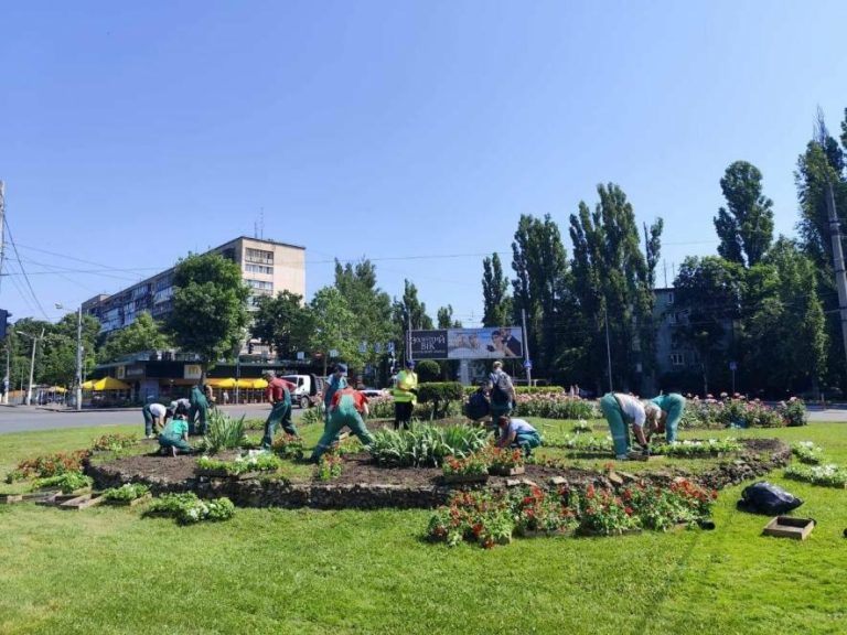 Одеса в квітковому перевтіленнi: площу Толбухіна вкриятимуть тисячі квітів — ФОТО