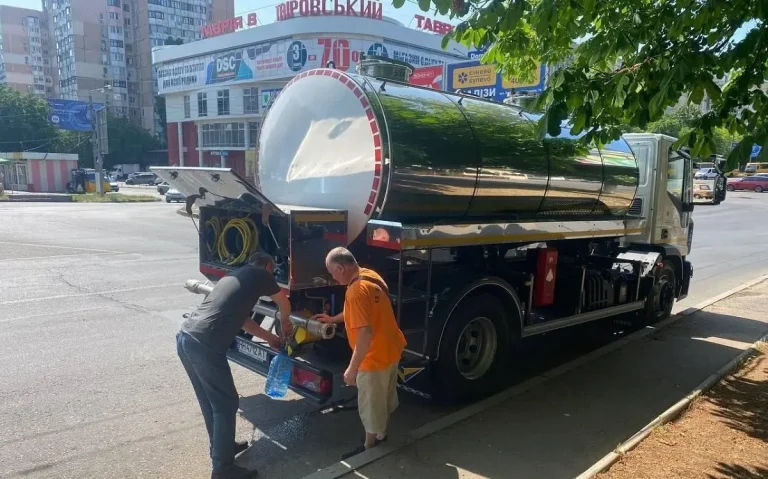 В Одесі через припинення водопостачання організовано підвезення води — адреси за районами