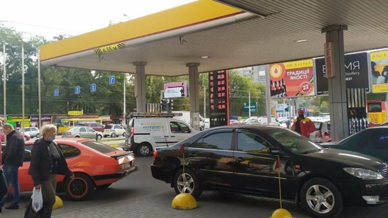 Одеситам назвали, де найдешевше заправити бензин, дизель та газ