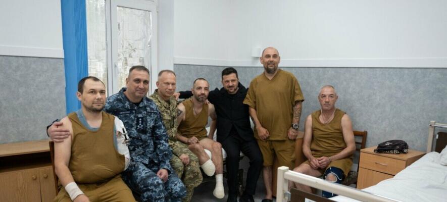 Зеленський в Одесі нагородив поранених захисників і медиків, назвавши їх гордістю країни