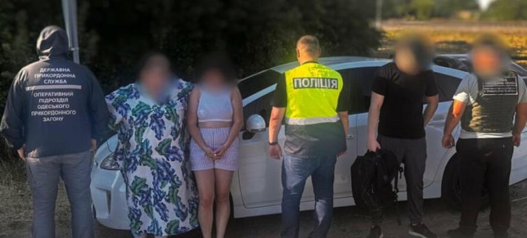 В Одесі викрили жінку, яка ховала ухилянтів під подушками і вивозила їх за кордон