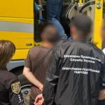 В Одещині зупинили фуру з «живим вантажем» — у причепі виявили 10 чоловіків