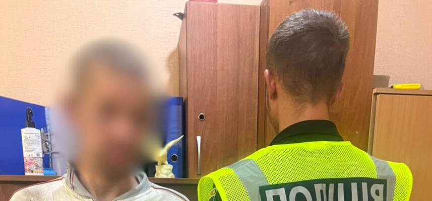В Одесі чоловіку оголосили підозру за зірвання та наругу над державним прапором