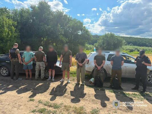 В Одеській області викрили військового, який переправляв чоловіків до кордону та зберігав гранати
