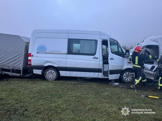 На Одещині оголосили підозру водію мікроавтобуса, який виїхав на зустрічну та спричинив важку ДТП