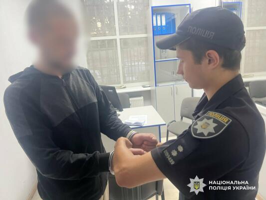 В Одеській області військовослужбовець поранив товариша дзеркалом — постраждалий перебуває в реанімації