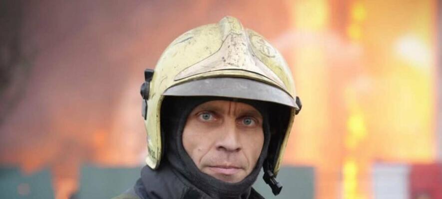В Одесі рятувальники звільнили жінку, яка застрягла між гаражами
