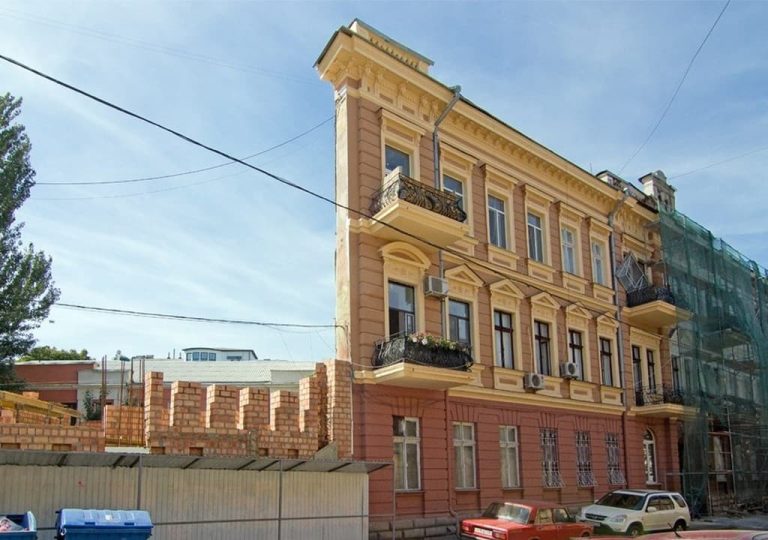 Що приховує одеський «будинок з однією стіною»