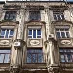 Черговий удар по пам’ятці: російський обстріл пошкодив будинок Маргуліса