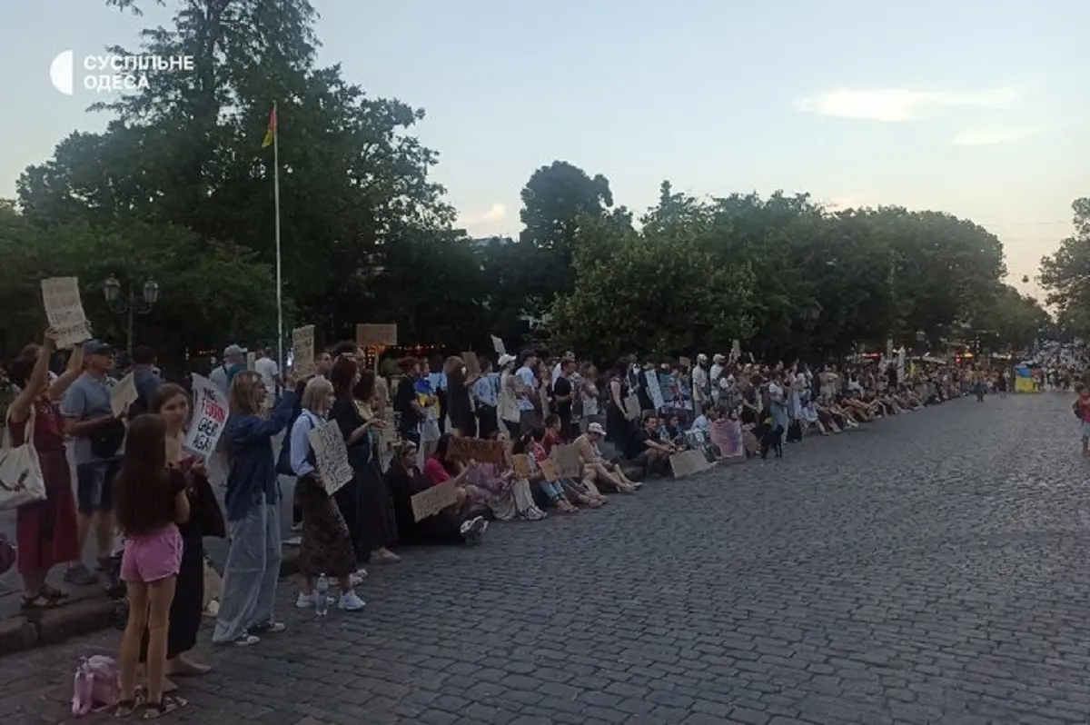 У Одесі вже четвертий день триває мітинг на підтримку Михайла Федорова (фото)