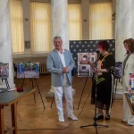 В Одесі презентували виставку воєнних фотографій і відзначили її автора