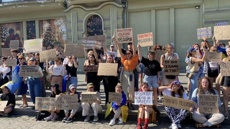 Одеса відгукнулася на звільнення Федорова: містяни вийшли на акцію підтримки