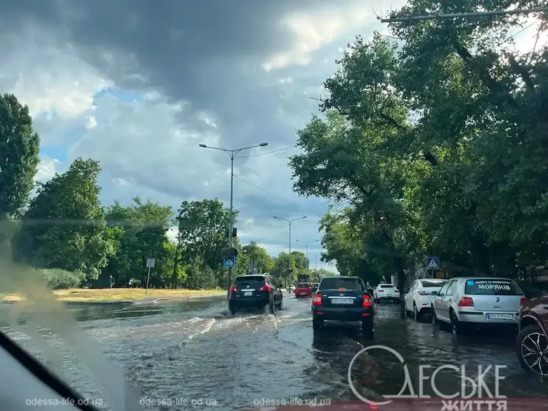 Трамвайні затримки й потоп на Балківській: що сталося в Одесі і хто несе відповідальність