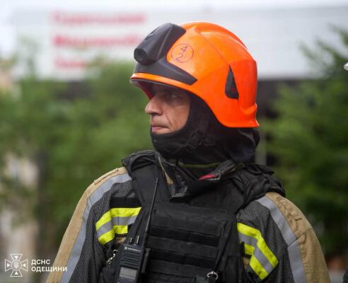 В Одесі рятувальники звільнили малолітніх із зачиненої квартири