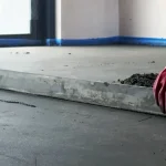 Підготовка підлоги під плитку: стяжка, вирівнювання і клей — що обрати і в якому порядку