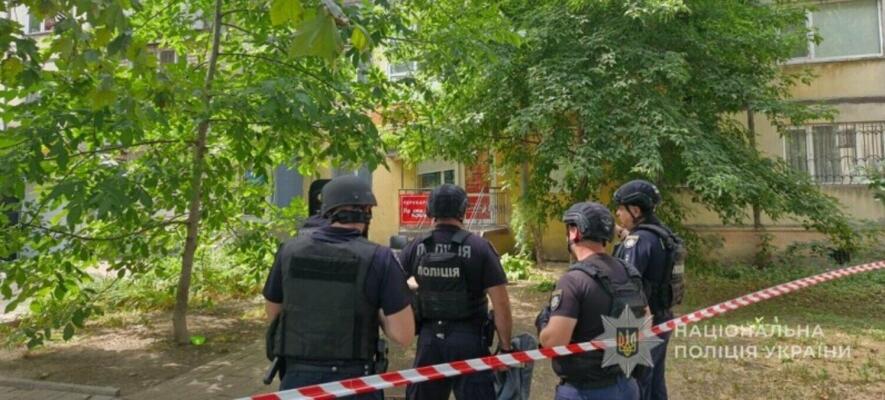 В Одесі чоловік утримував відвідувачів перукарні як заручників — поліція провела спецоперацію