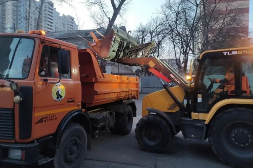 Через брак робітників в Одесі оновлюють комунальну техніку (відео)