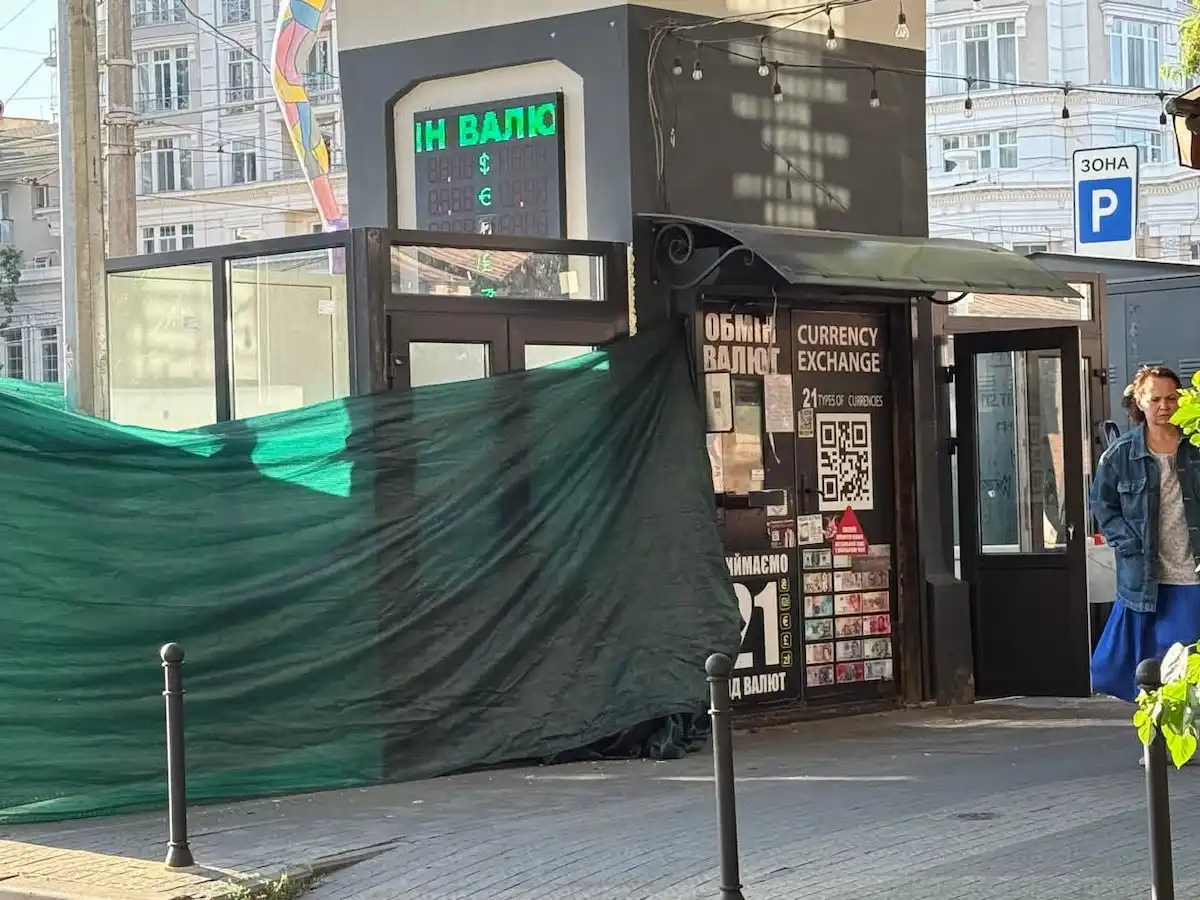 В самому серці Одеси виростають незаконні МАФи — захоплено частину скверу «Пале-Рояль»