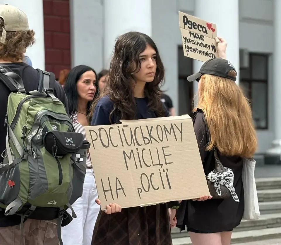 Під мерією в Одесі активісти протестують проти наміру запровадити нову заборону