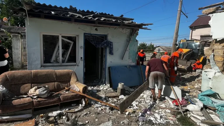 В Одесі показали руйнування після нічного обстрілу РФ — знищено п’ять будинків