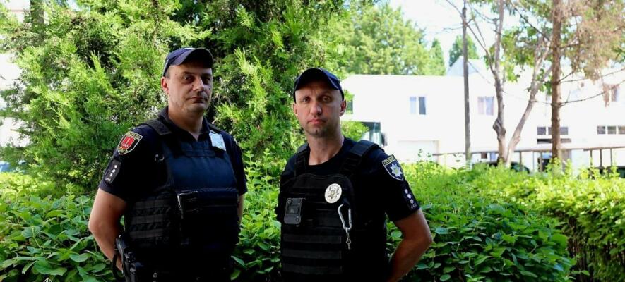 В Одесі патрульні врятували чоловіка від спроби самогубства