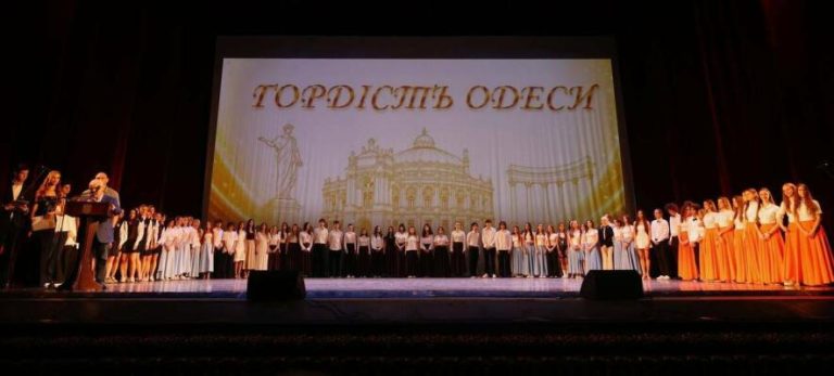 836 одеських випускників завершили школу з відзнакою — гордість міста