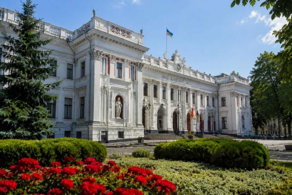 Спробу підвищити паркувальний збір в Одесі заблокував Верховний Суд