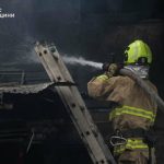 В Одесі горить склад із деревини: полум’я охопило 200 квадратних метрів