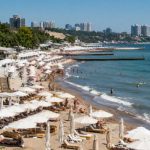 Депутати перевірять 10 пляжів Одеси через шезлонги без дозволів