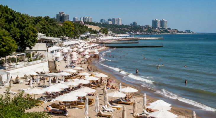 Депутати перевірять 10 пляжів Одеси через шезлонги без дозволів