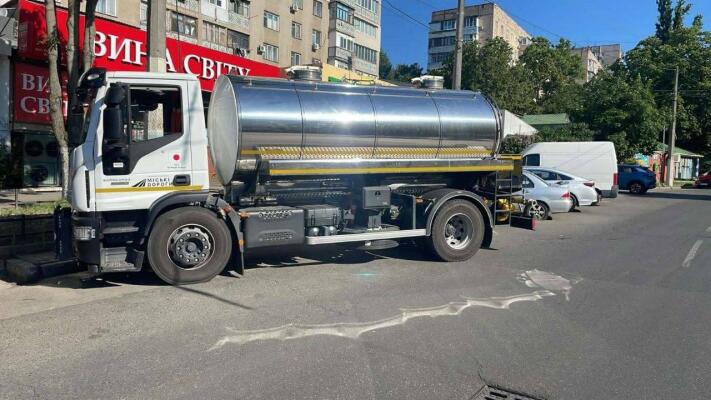 В Одесі вимкнули воду: адреси та графік роботи автоцистерн