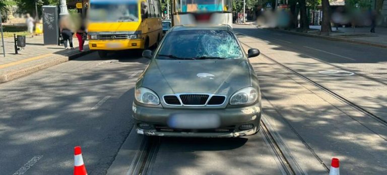 У центрі Одеси сталося ДТП: молодого пішохода госпіталізували — ФОТО