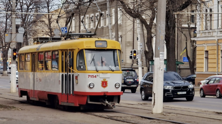 У зв’язку з ремонтом колій в Одесі трамваї №15 і №28 тимчасово курсуватимуть іншими маршрутами
