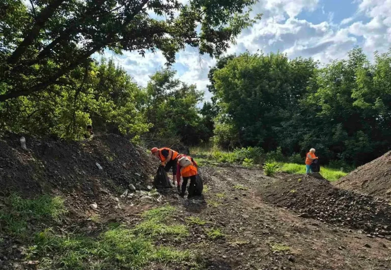 У Хаджибейському районі Одеси ліквідують сміттєзвалище довжиною понад 300 метрів
