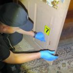 В Одещині розкрили вбивство: чоловіка, якого шукали рідні, закопали на власному городі — фото та відео
