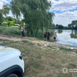 На воді без ризику: поліція Одещини навчає дітей не пірнати й не запливати далеко