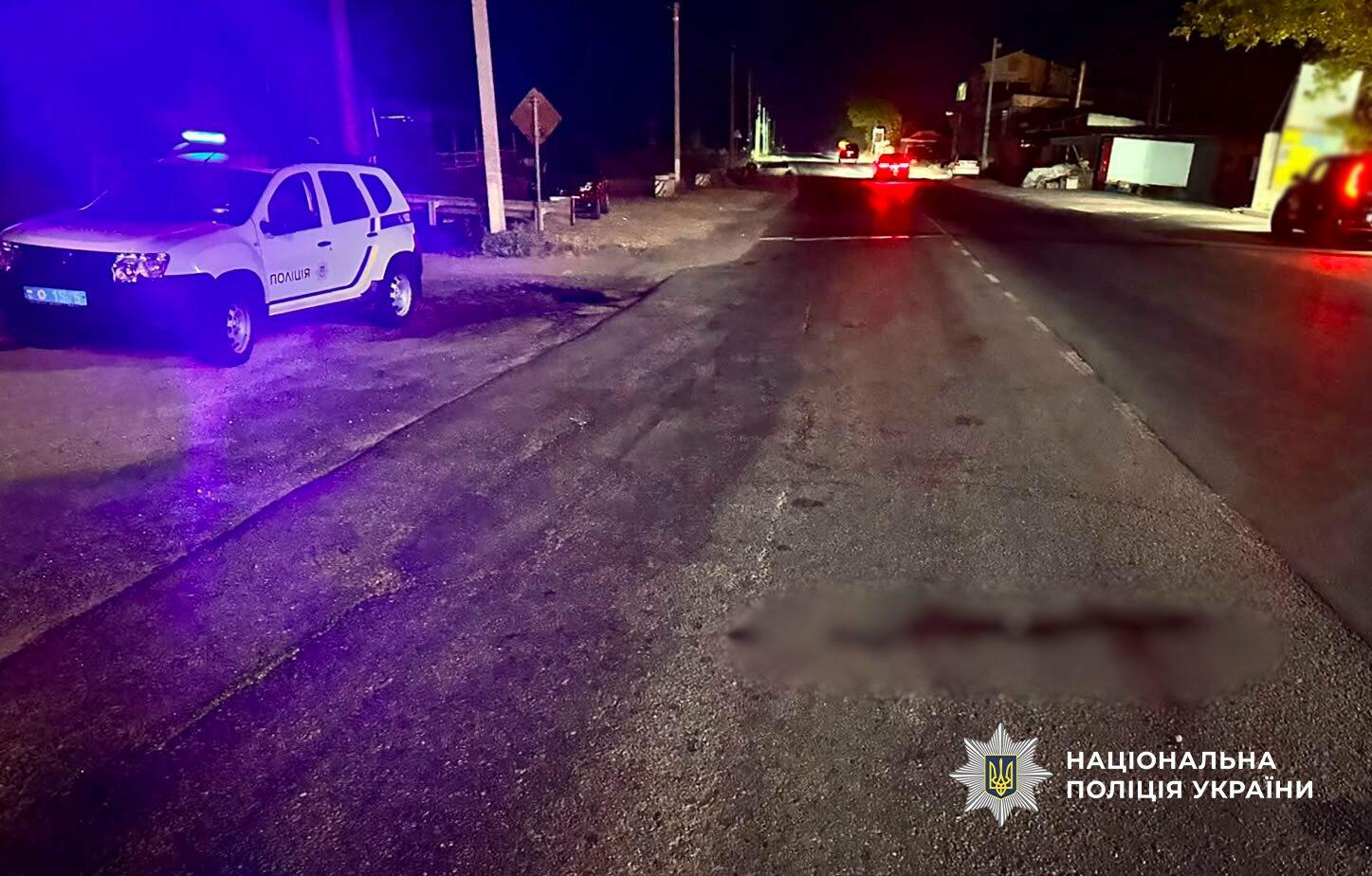 На Одещині автомобіль збив літню жінку, яка перейшла на червоне