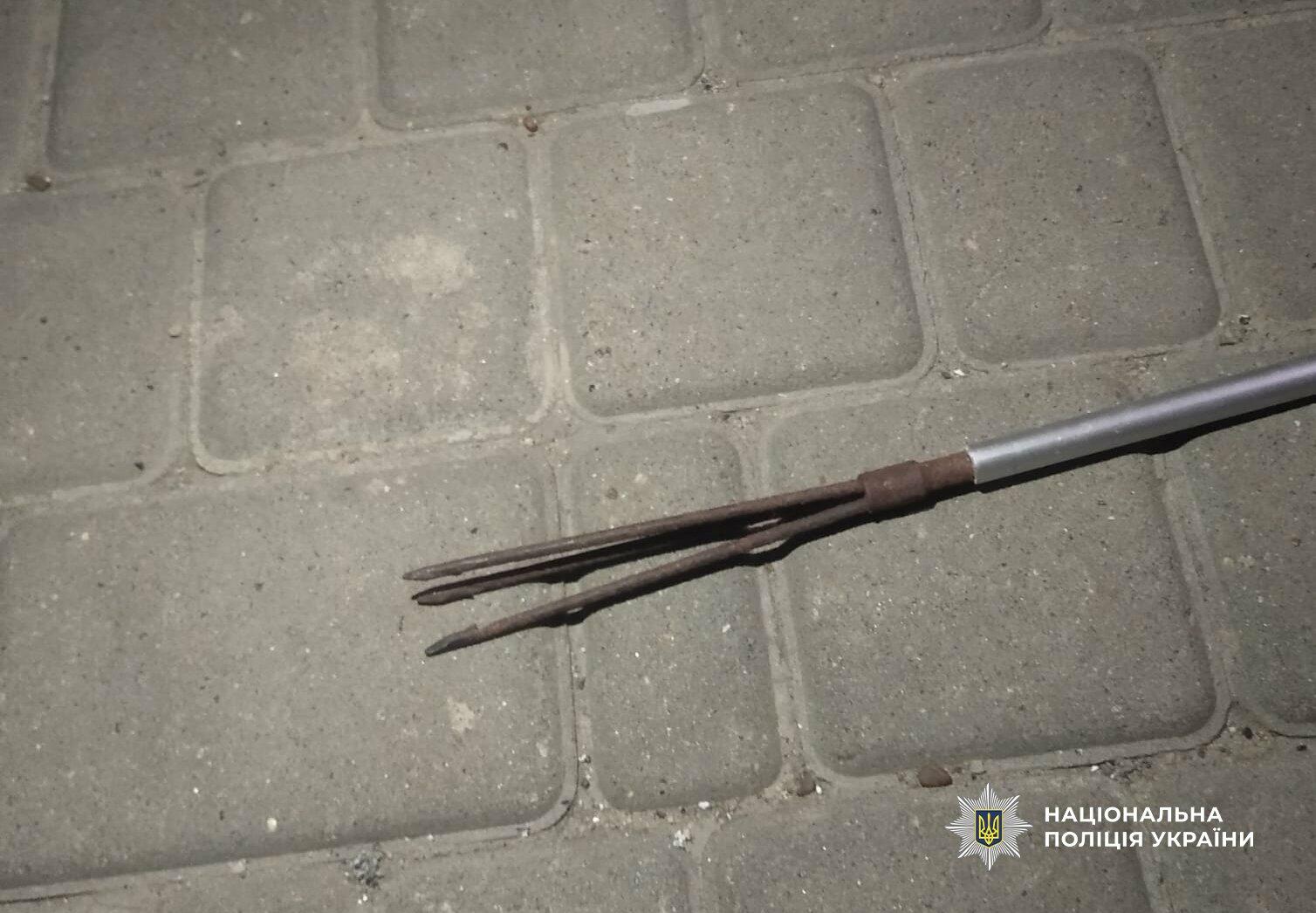 На Одещині через паркування один дістав гарпун, інший — пістолет; конфлікт завершився стріляниною