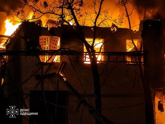 Нічний удар по Одещині: дрони поцілили у взуттєву фабрику, спалахнули пожежі — ОНОВЛЮЄТЬСЯ