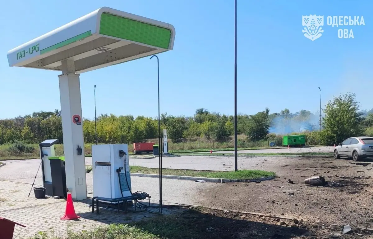 Російський удар пошкодив АЗС на Одещині, загорілася газова колонка