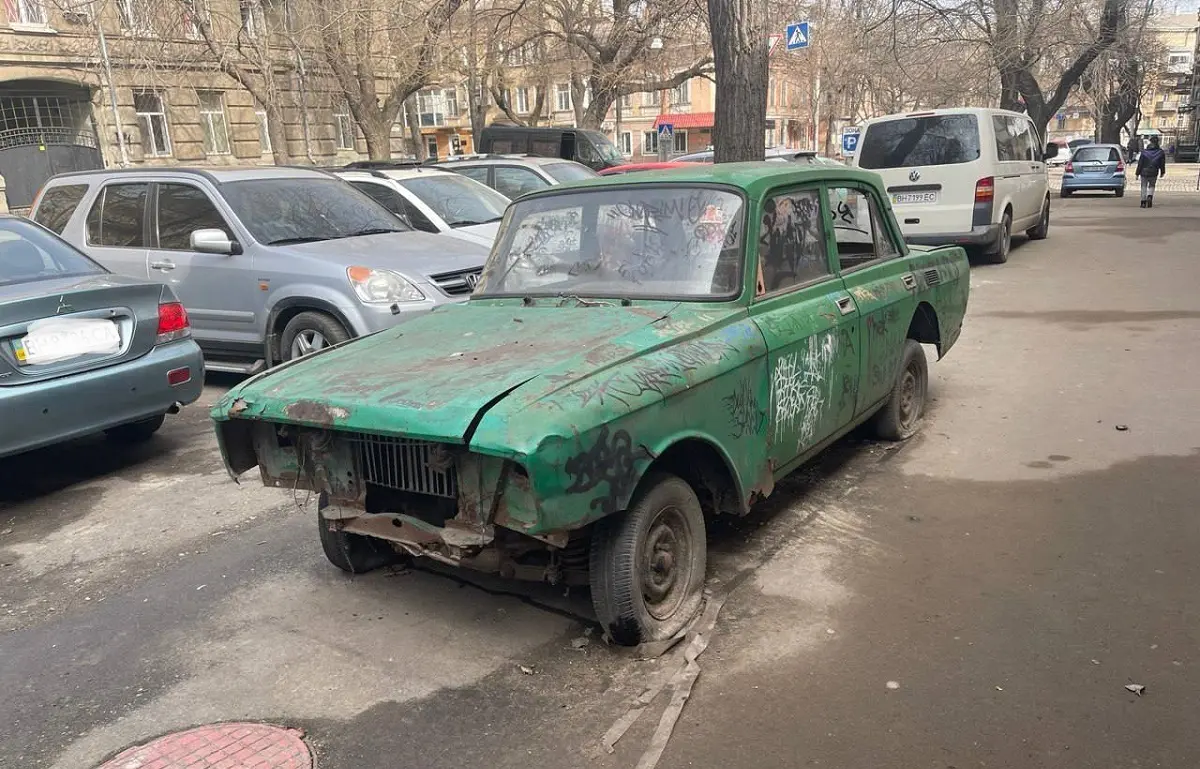 В Одесі стартує вивезення покинутих авто — першими приберуть 10 машин