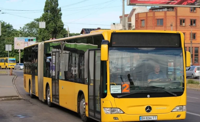 В Одесі оновлено розклад тимчасових автобусів замість трамваїв і тролейбусів — повний графік