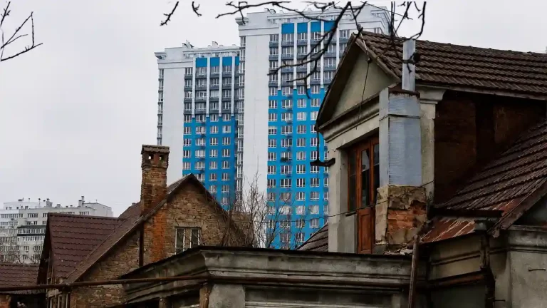 Чубаївка: темні таємниці поряд із розкішними будинками (ВІДЕО)
