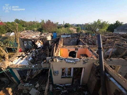 Безпілотники влучили у житловий будинок на Одещині — оновлюється інформація
