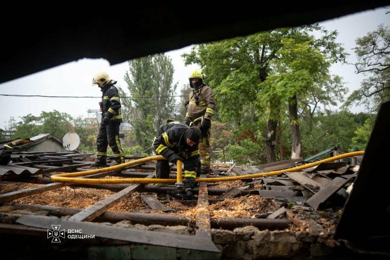 27 серпня: внаслідок чергової атаки на Одесу загорівся приватний будинок
