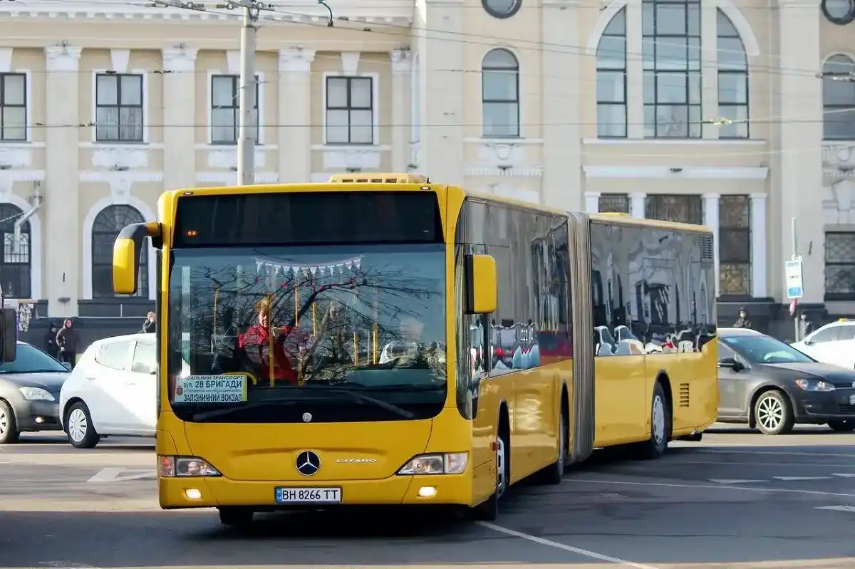 В Одесі з 28 муніципальних автобусів на ходу лишилося лише 7 — що відбувається