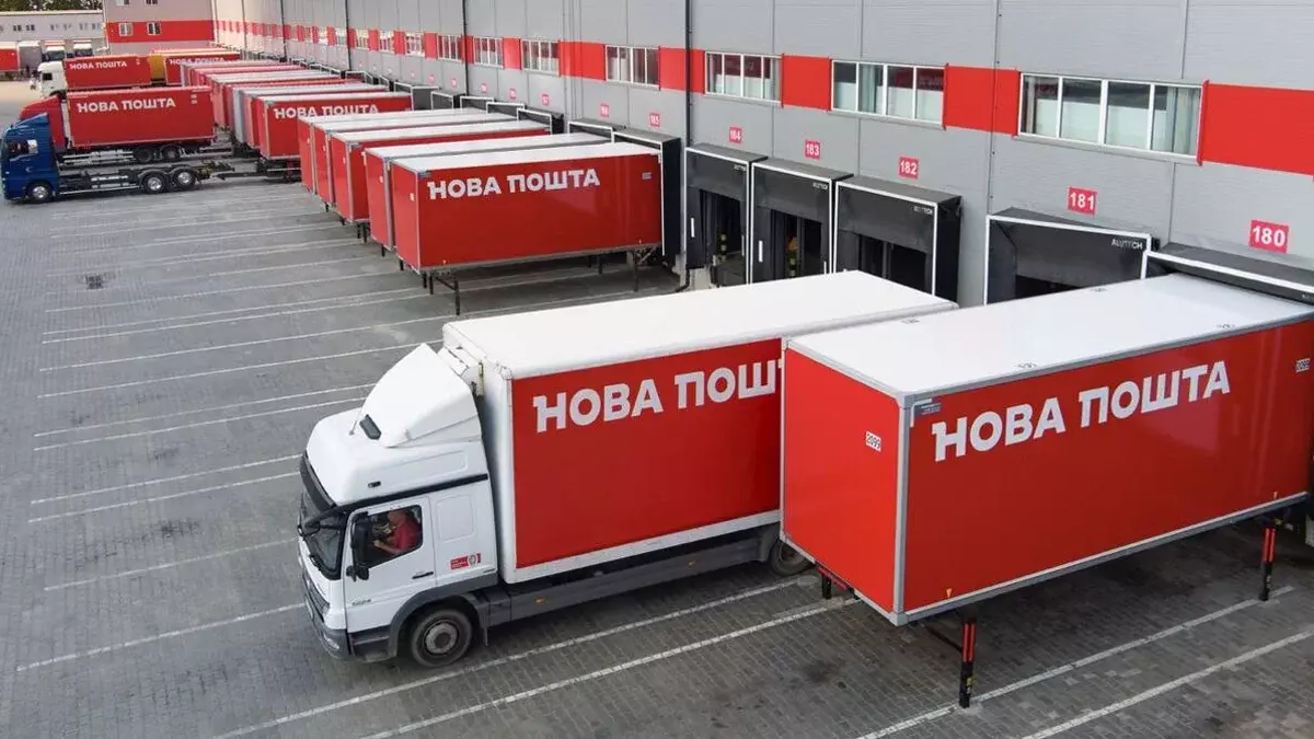 Російський удар по терміналу «Нова пошта» на Одещині спричинив масштабну пожежу — ОНОВЛЮЄТЬСЯ