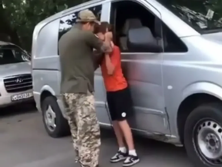 У Одесі працівник ТЦК схопив і побив підлітка — поліція розпочала розслідування